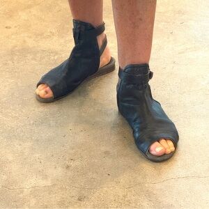 Fiorentini + Baker Black Leather Open-Toe Dbl Strap Sandals